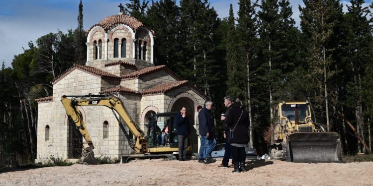 Προετοιμασίες στο βασιλικό κοιμητήριο στο Τατόι για την ταφή του τέως βασιλιά Κωνσταντίνου, Παρασκευή 13 Ιανουαρίου 2023.
(ΜΙΧΑΛΗΣ ΚΑΡΑΓΙΑΝΝΗΣ/EUROKINISSI)