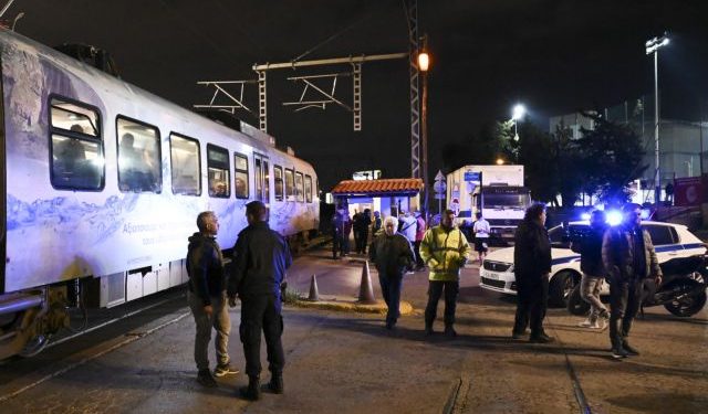 A pedestrian was hit by a train, at Tavros, Athens, on apr. 7, 2023 / Πεζός παρασύρθηκε από τραίνο στον Ταύρο, στις 7 Απριλίου, 2023