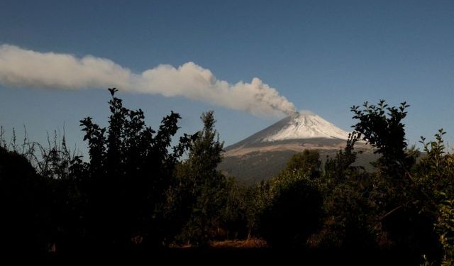 Steam and ashes emerge from the Popocatepetl volcano, after an increase in volcanic activity, as seen from the town of Santiago Xalizintla, Mexico May 12, 2023. REUTERS/Imelda Medina     TPX IMAGES OF THE DAY