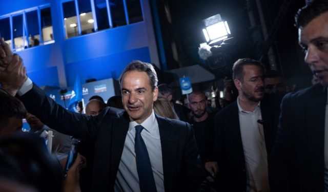 Greek Prime Minister and New Democracy Party leader Kyriakos Mitsotakis, celebrates with supporters of the Party after winning the Greek elections, on May 21, 2023 / Δηλώσεις του Κυριάκου Μητσοτάκη μετά την νίκη της Νέας δημοκρατίας στις εκλογές της 21ης Μαΐου, 2023