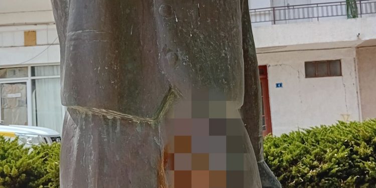 vandalismos-tou-agalmatos-soukatzidi-4
