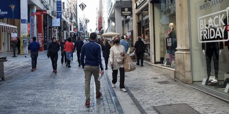 Στιγμιότυπο από εμπορικό κατάστημα στην οδό Ερμού κατά την διάρκεια της Black friday στην Αθήνα, Παρασκευή 25 Νοεμβρίου 2022.
(ΓΙΑΝΝΗΣ ΠΑΝΑΓΟΠΟΥΛΟΣ/EUROKINISSI)
