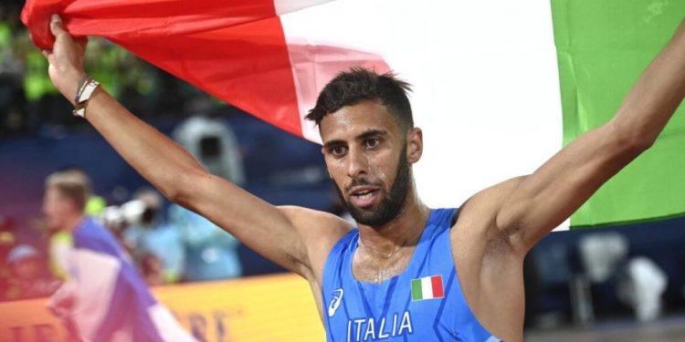 epa10129673 Ahmed Abdelwahed of Italy celebrates after placing second in the men's 3000m Steeplechase final during the Athletics events at the European Championships Munich 2022, Munich, Germany, 19 August 2022. EPA/CHRISTIAN BRUNA