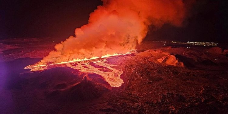 A volcano spews lava and smoke as it erupts, near Grindavik, on Reykjanes Peninsula, Iceland, February 8, 2024. Iceland Civil Protection/Handout via REUTERS THIS IMAGE HAS BEEN SUPPLIED BY A THIRD PARTY. MANDATORY CREDIT. NO RESALES. NO ARCHIVES.