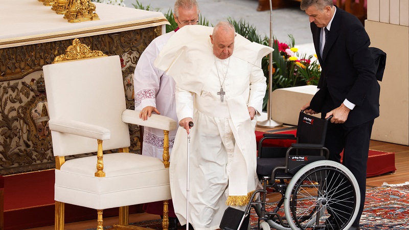 Pope Francis prepares to sit on a wheelchair on the day of the Easter Mass at St. Peter's Square at the Vatican, March 31, 2024. REUTERS/Remo Casilli