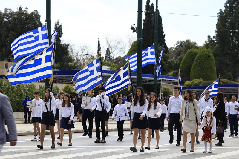 Παρέλαση μαθητών, σπουδαστών, προσκόπων και οδηγών μπροστά από το Μνημείο του Άγνωστου Στρατιώτη στην Αθήνα για την εθνική επέτειο της 25ης Μαρτίου στην Αθήνα, Κυριακή 24 Μαρτίου 2024.  (ΓΙΩΡΓΟΣ ΚΟΝΤΑΡΙΝΗΣ/EUROKINISSI)