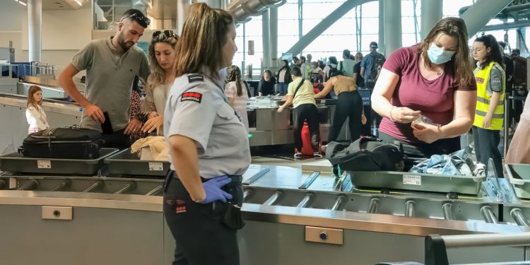 airport-passenger-security-check