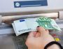 atm-xrhmata-gynaika