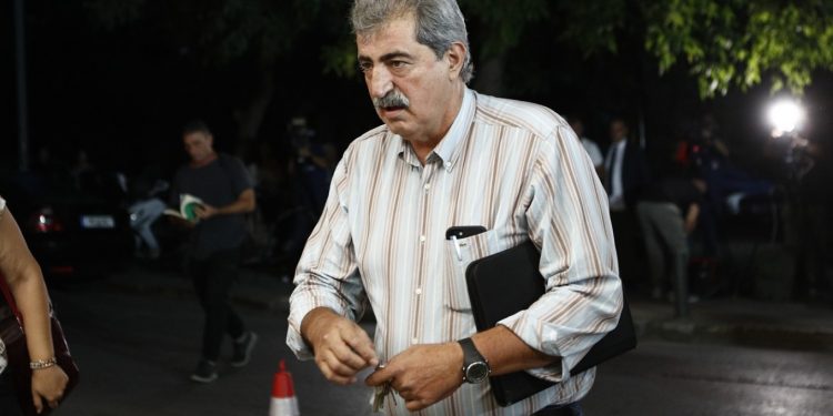 polakis_mpainei_koum
