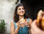 woman_eat-sandouits-burger