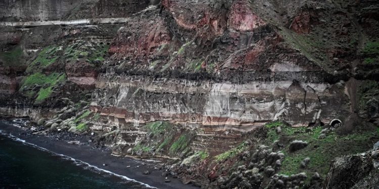 santorini-katolisthisi-1