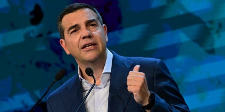 Δεύτερη ημέρα εργασιών της 1ης Διεθνούς Διάσκεψης για την Ειρήνη και τη Βιώσιμη Ανάπτυξη, που υλοποιήθηκε από το Ινστιτούτο Αλέξη Τσίπρα σε συνεργασία με το Ίδρυμα Ζόραν Ζάεφ, στο Ωδείο Αθηνών. Με αφορμή τη συμπλήρωση έξι χρόνων από τη Συμφωνία των Πρεσπών, περισσότεροι από 50 ομιλητές και συντονιστές, διακεκριμένες προσωπικότητες από την Ευρώπη, τα Βαλκάνια, την Αμερική, την Ελλάδα και στην Ανατολική Μεσόγειο, συζητούν μέσα από τις οκτώ θεματικές ενότητες της Διεθνούς Διάσκεψης, για τη σημασία της προώθησης ενεργητικών πολιτικών για την ειρήνη και τη βιώσιμη ανάπτυξη, αλλά και το μέλλον της Ευρώπης. Τρίτη 18 Ιουνίου 2024 (ΤΑΤΙΑΝΑ ΜΠΟΛΑΡΗ / EUROKINISSI)