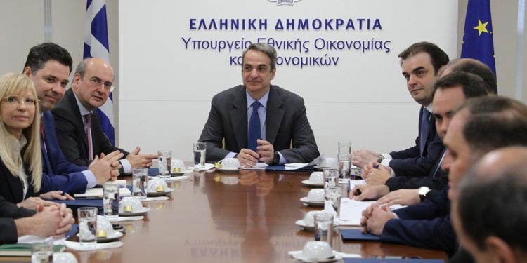 yp-oikonomikwn-mak