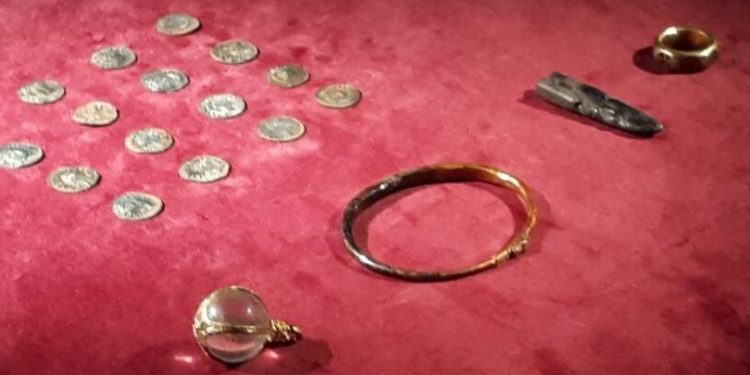 86c27fe2-old-english-treasure