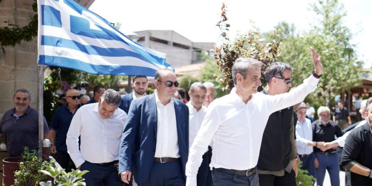Εκδήλωση για την υπογραφή της σύμβασης κατασκευής του τμήματος Ηράκλειο - Χανιά του Βόρειου Οδικού Άξονα Κρήτης, στο Πολιτιστικό και Συνεδριακό Κέντρο Ηρακλείου, παρουσία του Πρωθυπουργού Κυριάκου Μητσοτάκη, Παρασκευή 9 Μαΐου 2025.
(ΔΗΜΗΤΡΗΣ ΠΑΠΑΜΗΤΣΟΣ/ΓΡΑΦΕΙΟ ΤΥΠΟΥ ΠΡΩΘΥΠΟΥΡΓΟΥ/EUROKINISSI)