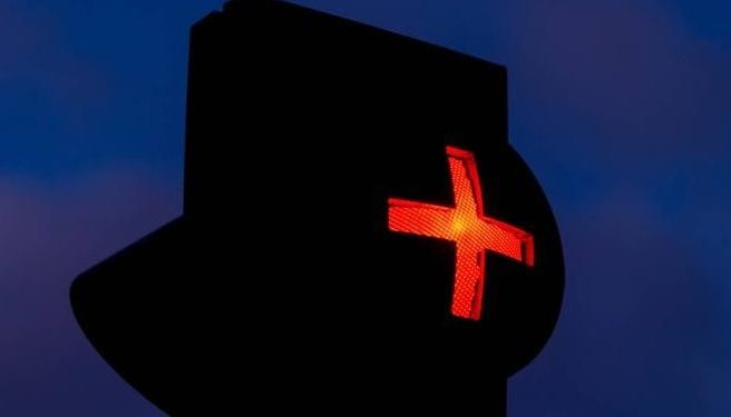 b64e8556-red-cross-traffic-light-2