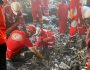 This handout picture released by the Iranian Red Crescent on June 17, 2025 shows members of their rescue teams searching the debris inside a buidling in Tehran, targeted by Israeli strikes. Israel and Iran exchanged missile fire for a fifth consecutive day on June 17, with the Israeli military saying in a statement it targeted multiple missile and drone sites in west Iran, including infrastructure, launchers and storage facilities. (Photo by Iranian Red Crescent / AFP) / === RESTRICTED TO EDITORIAL USE - MANDATORY CREDIT "AFP PHOTO / HO / Iranian Red Crescent" - NO MARKETING NO ADVERTISING CAMPAIGNS - DISTRIBUTED AS A SERVICE TO CLIENTS ===